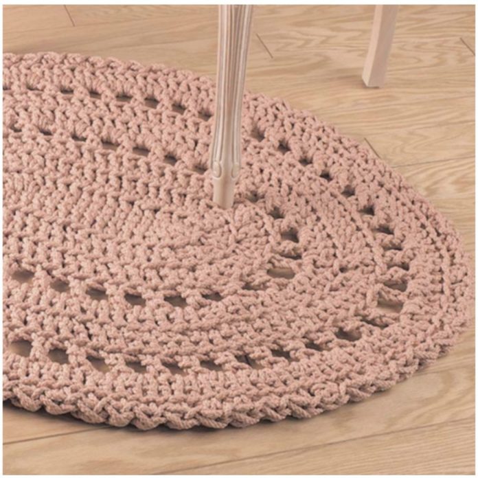 pretty_little_crochet_rug_1