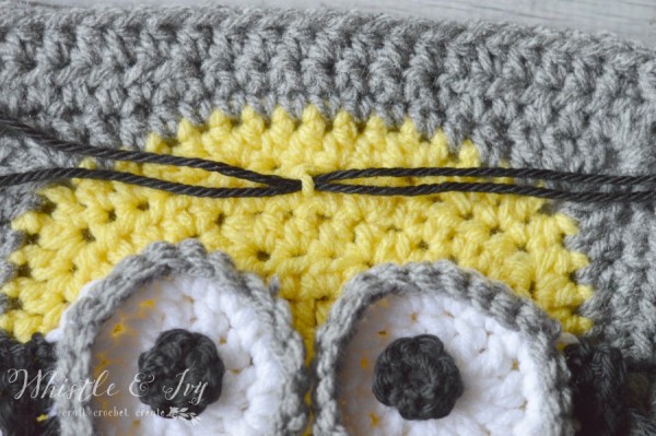 crochet_minion_afghan_square_1