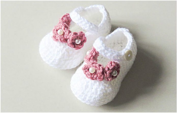 pearl-flower-newborn-booties-free-crochet-pattern